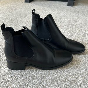 Black heel booties